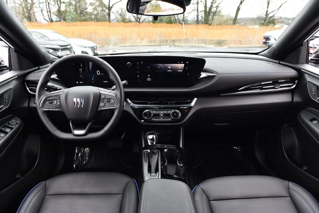 Buick Envista Vehicle Full-screen Gallery Image 08