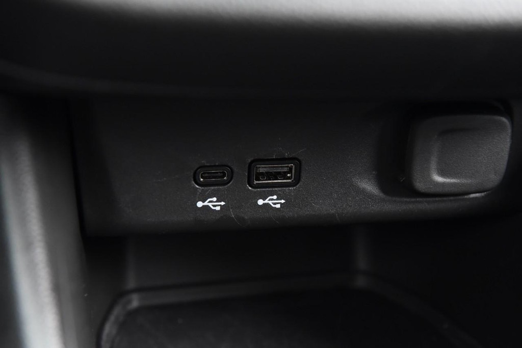 Buick Envista Vehicle Full-screen Gallery Image 15