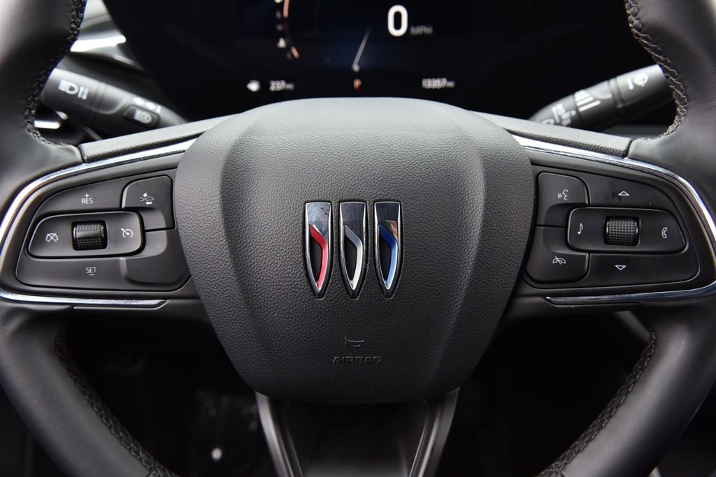 Buick Envista Vehicle Full-screen Gallery Image 18