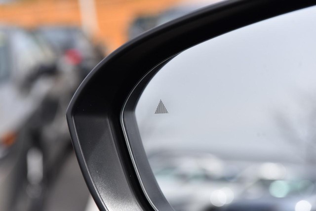 Nissan Rogue Vehicle Image 10