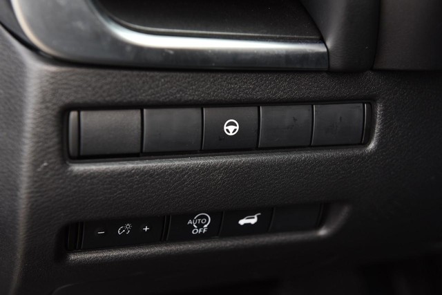 Nissan Rogue Vehicle Image 11