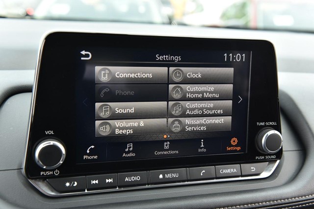 Nissan Rogue Vehicle Image 14