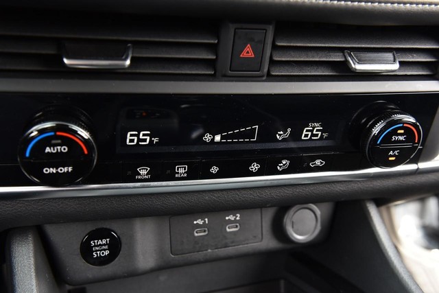 Nissan Rogue Vehicle Image 15