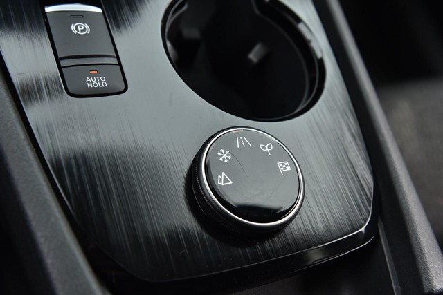 Nissan Rogue Vehicle Image 17