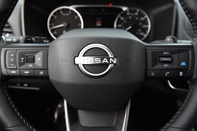 Nissan Rogue Vehicle Image 18