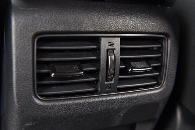 Nissan Rogue Vehicle Image 22