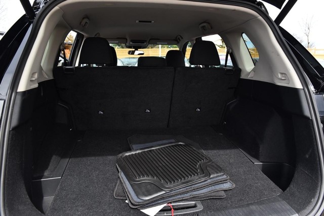 Nissan Rogue Vehicle Image 24