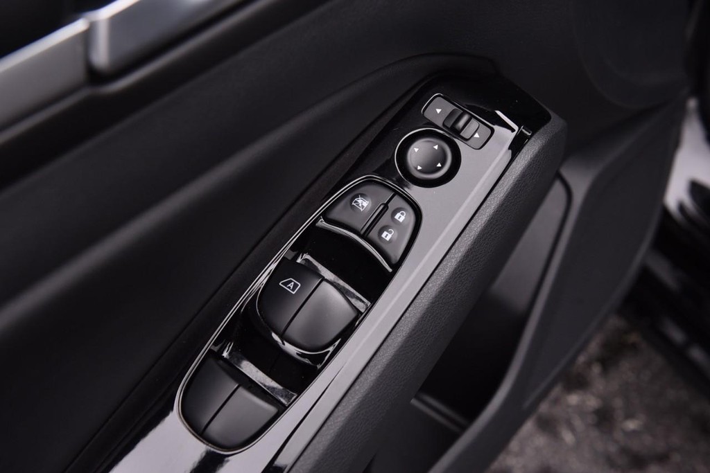 Nissan Altima Vehicle Image 09