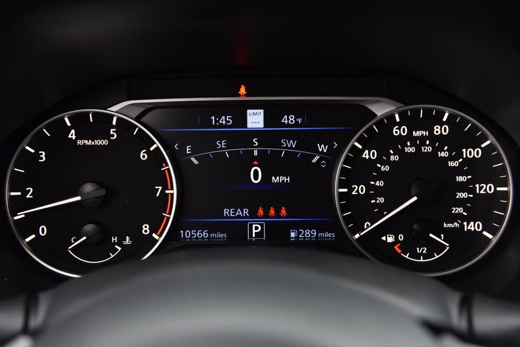 Nissan Altima Vehicle Image 12