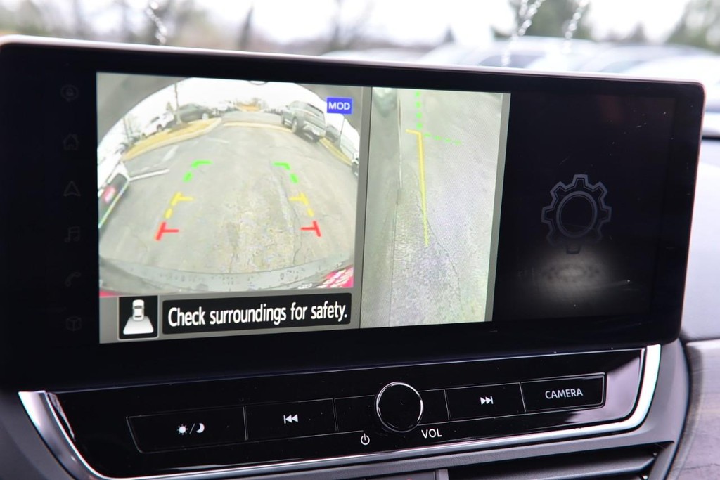 Nissan Altima Vehicle Image 14