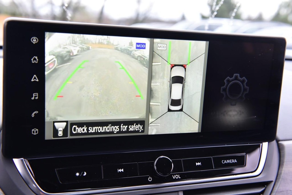 Nissan Altima Vehicle Image 16