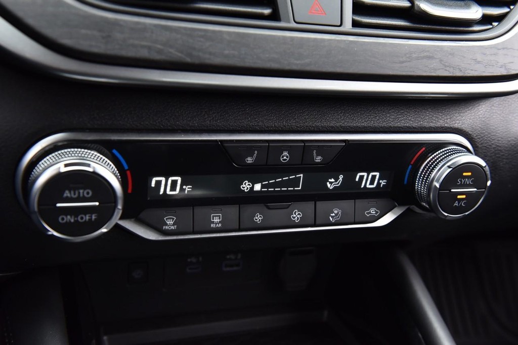 Nissan Altima Vehicle Image 18