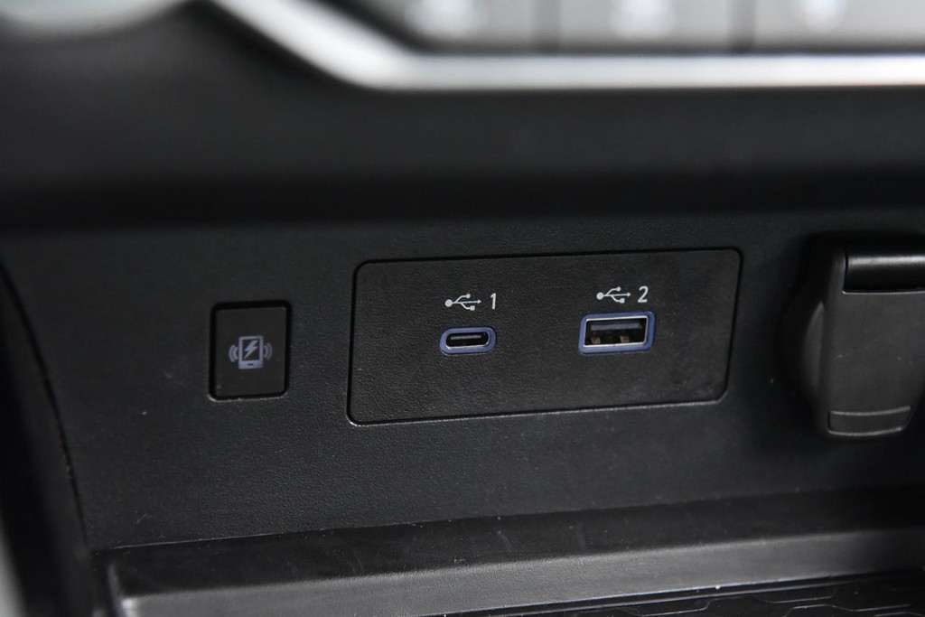 Nissan Altima Vehicle Image 19