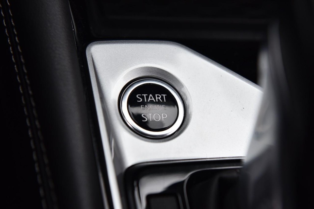 Nissan Altima Vehicle Image 20