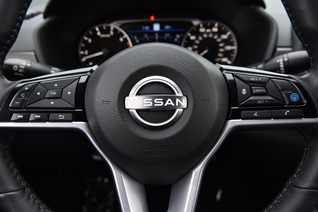 Nissan Altima Vehicle Image 21