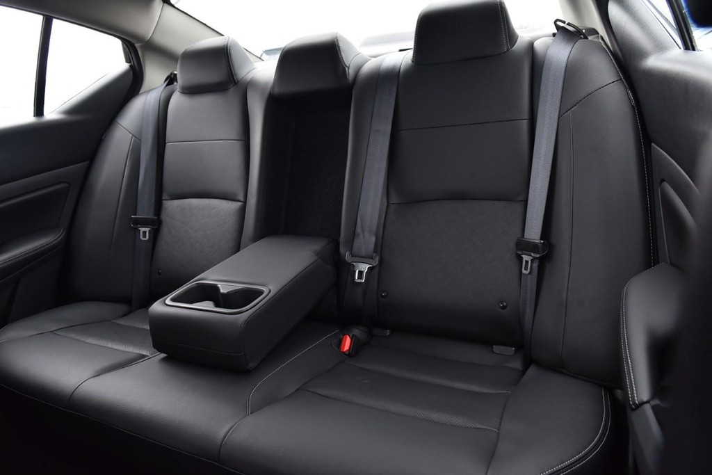 Nissan Altima Vehicle Image 25