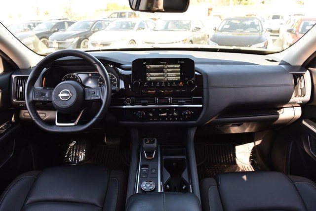 Nissan Pathfinder Vehicle Image 08