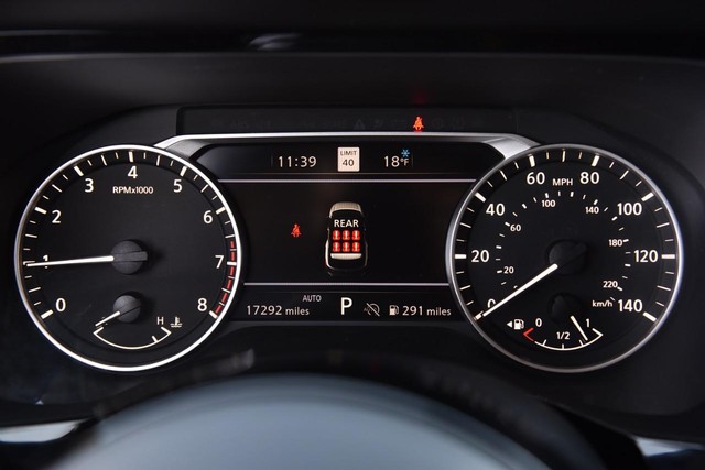 Nissan Pathfinder Vehicle Image 12