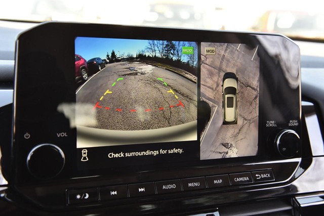 Nissan Pathfinder Vehicle Image 13