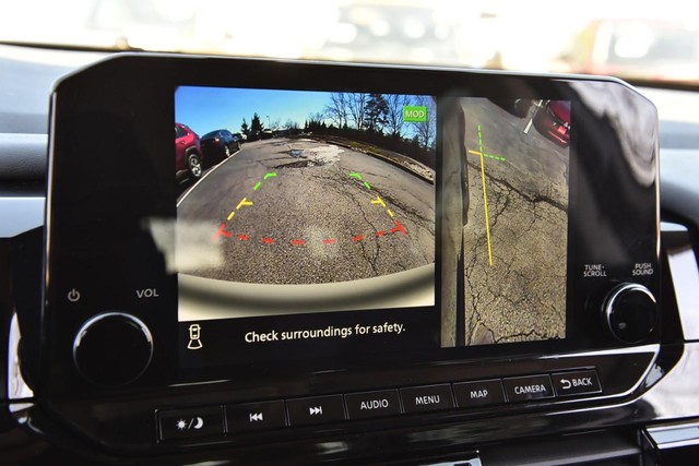 Nissan Pathfinder Vehicle Image 14