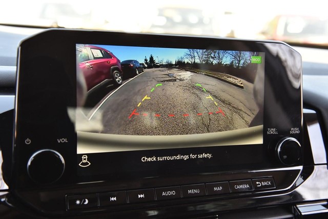 Nissan Pathfinder Vehicle Image 15