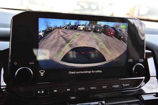 Nissan Pathfinder Vehicle Image 16