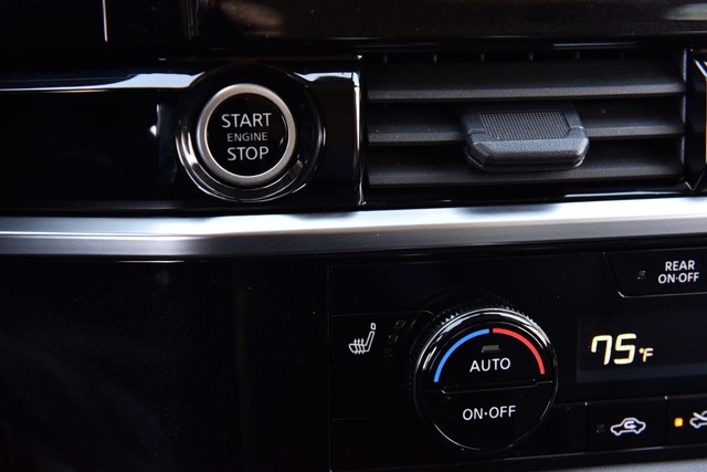 Nissan Pathfinder Vehicle Image 18