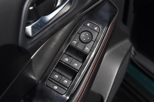 Nissan Rogue Vehicle Image 09