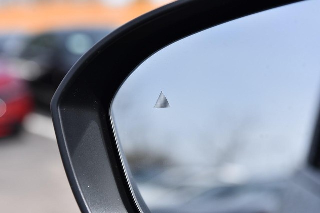 Nissan Rogue Vehicle Image 10