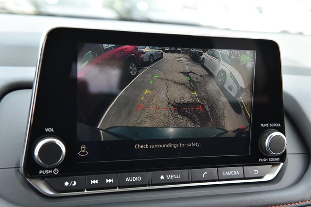 Nissan Rogue Vehicle Image 15