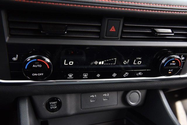 Nissan Rogue Vehicle Image 18