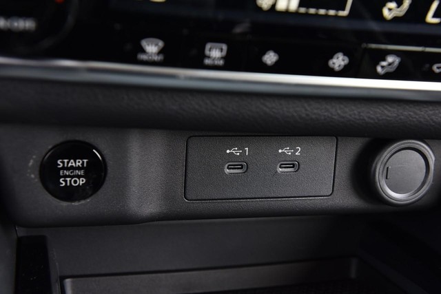 Nissan Rogue Vehicle Image 19