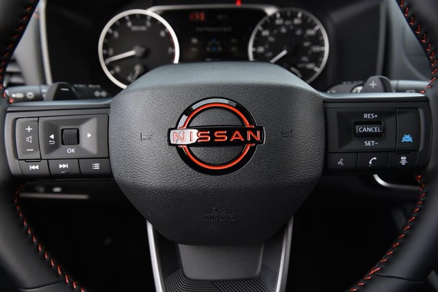 Nissan Rogue Vehicle Image 21