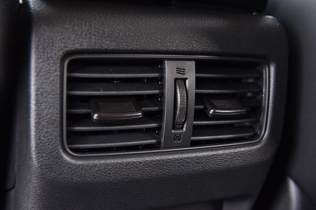 Nissan Rogue Vehicle Image 25