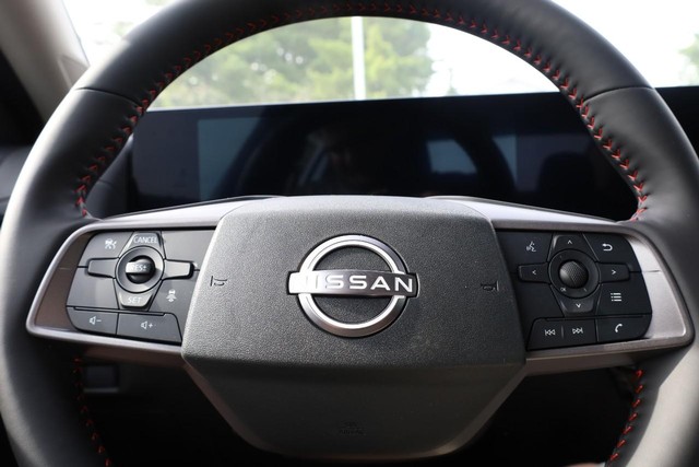 Nissan Sentra Vehicle Image 08