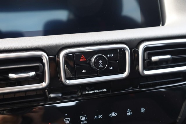 Nissan Sentra Vehicle Image 10