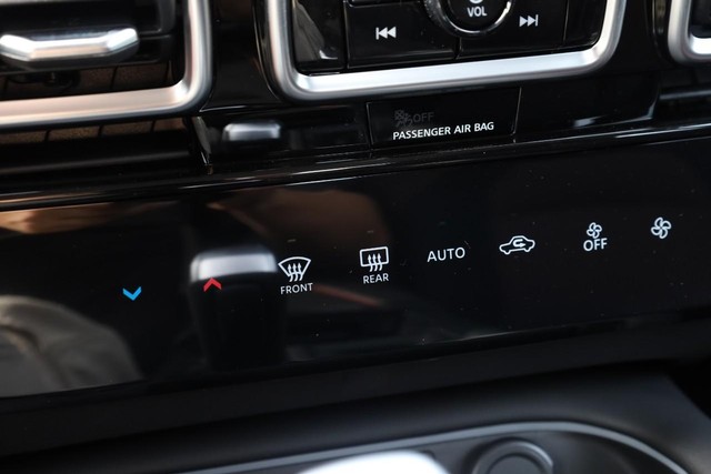 Nissan Sentra Vehicle Image 11