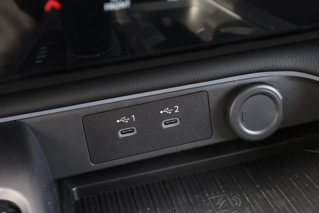Nissan Sentra Vehicle Image 12
