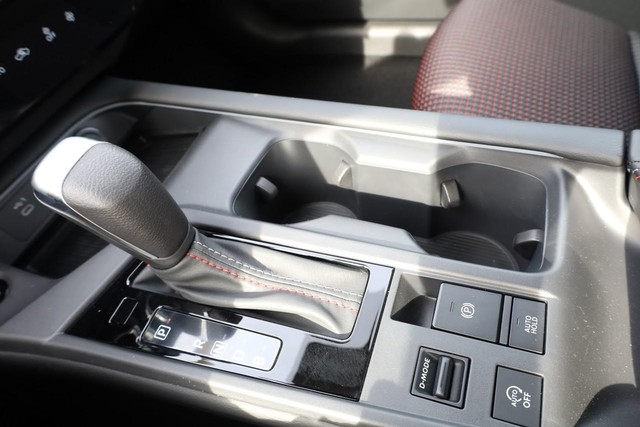 Nissan Sentra Vehicle Image 13