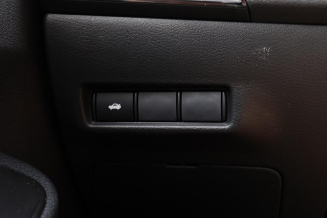 Nissan Sentra Vehicle Image 16