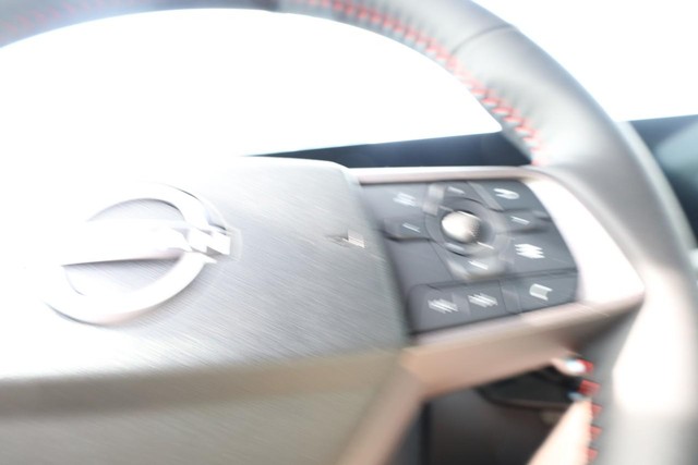 Nissan Sentra Vehicle Image 17