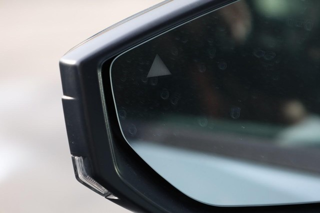 Nissan Sentra Vehicle Image 18