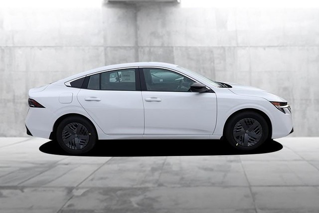 Nissan Sentra Vehicle Image 05