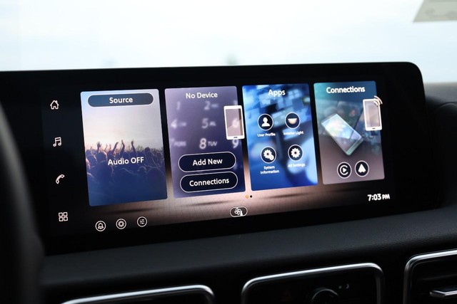 Nissan Sentra Vehicle Image 11