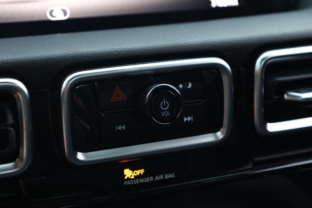 Nissan Sentra Vehicle Image 13