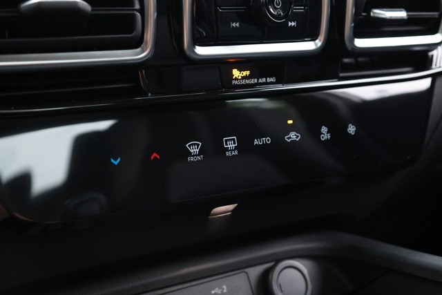 Nissan Sentra Vehicle Image 14