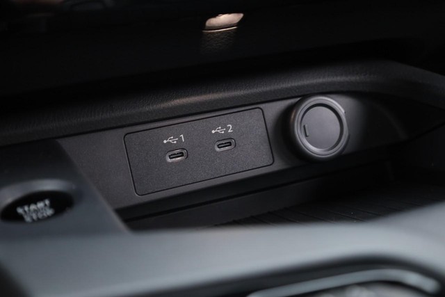 Nissan Sentra Vehicle Image 15