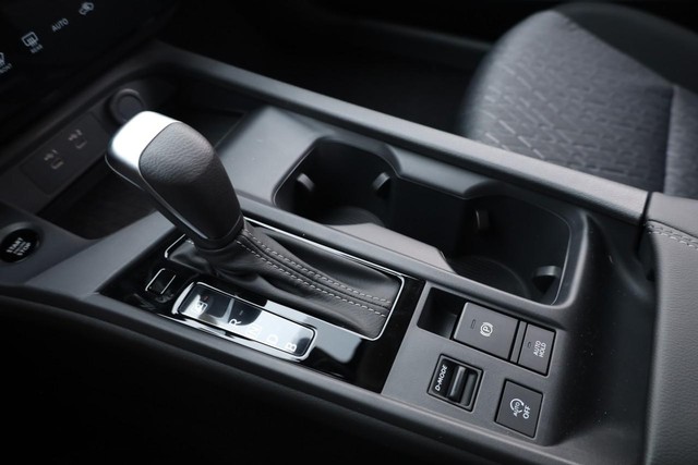 Nissan Sentra Vehicle Image 16