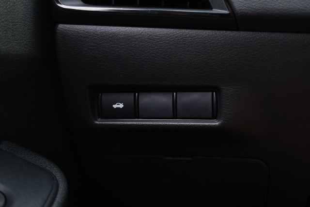 Nissan Sentra Vehicle Image 19