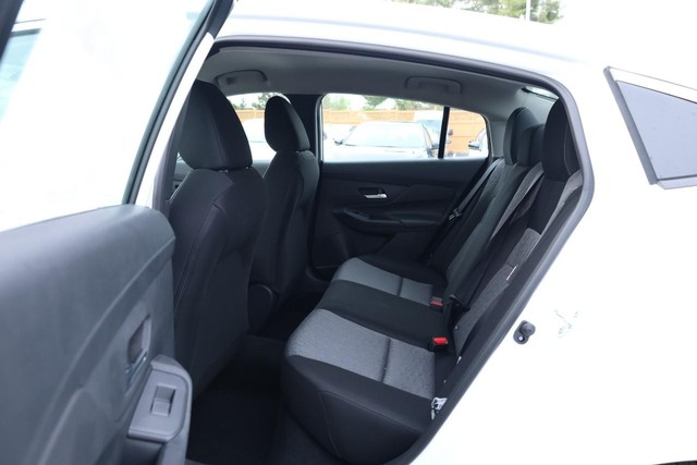 Nissan Sentra Vehicle Image 21